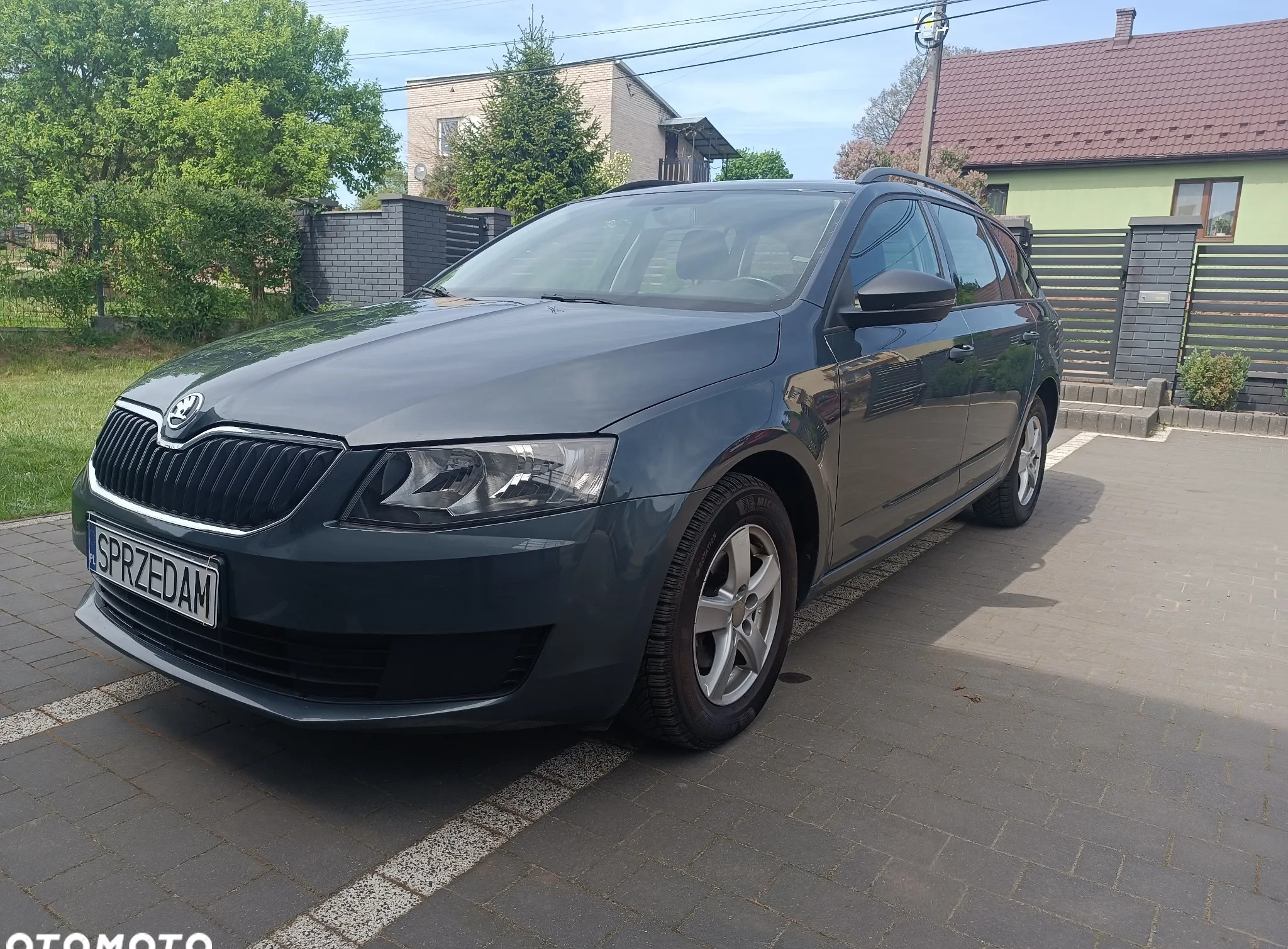 Skoda Octavia cena 33700 przebieg: 235000, rok produkcji 2015 z Starachowice małe 742